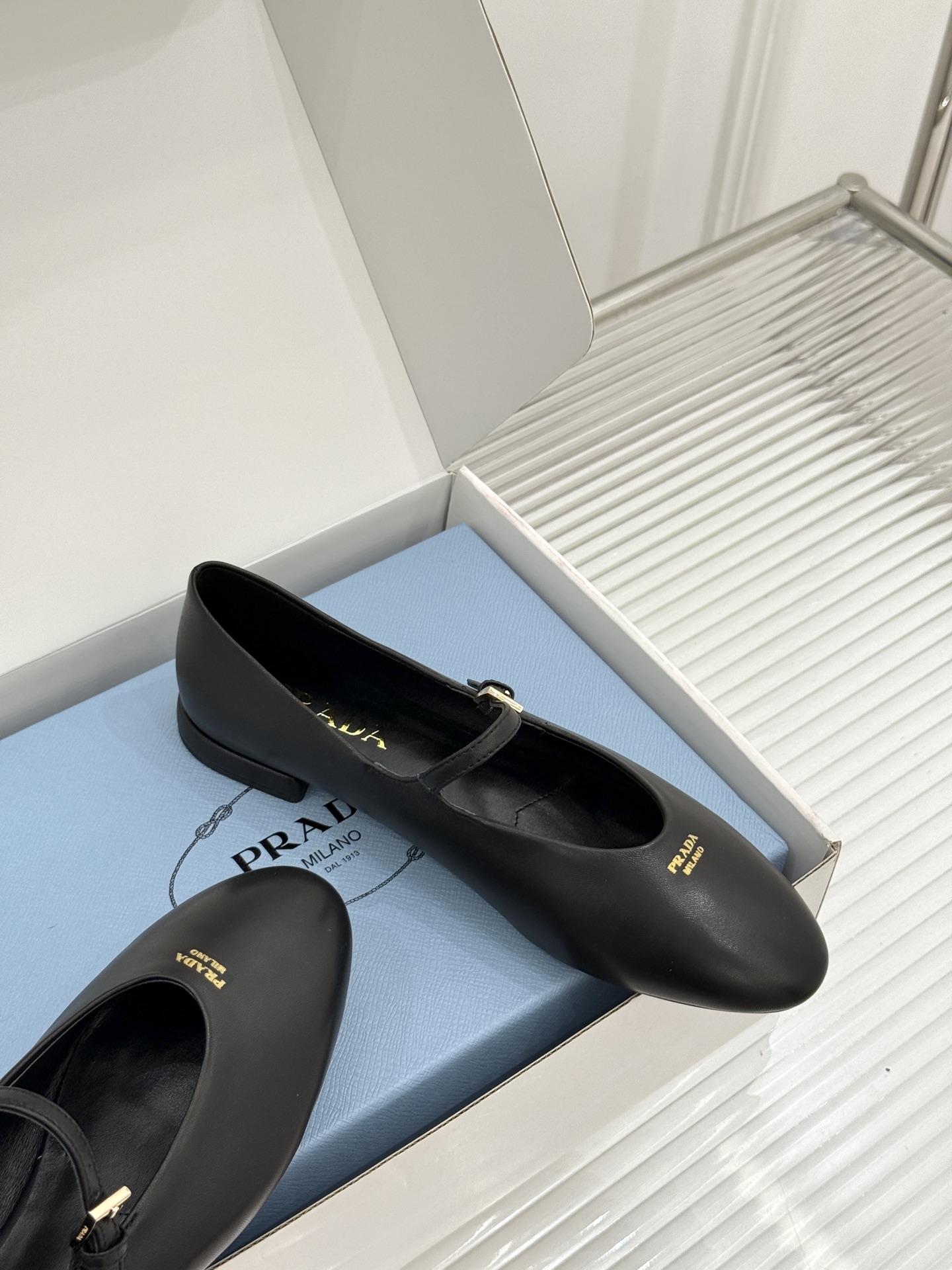 （原版飞机盒＋10） Prada/普拉达26WF新品复古 字母平底玛丽珍鞋 复古字母标识超吸睛 平底舒适不磨脚 学院氛围