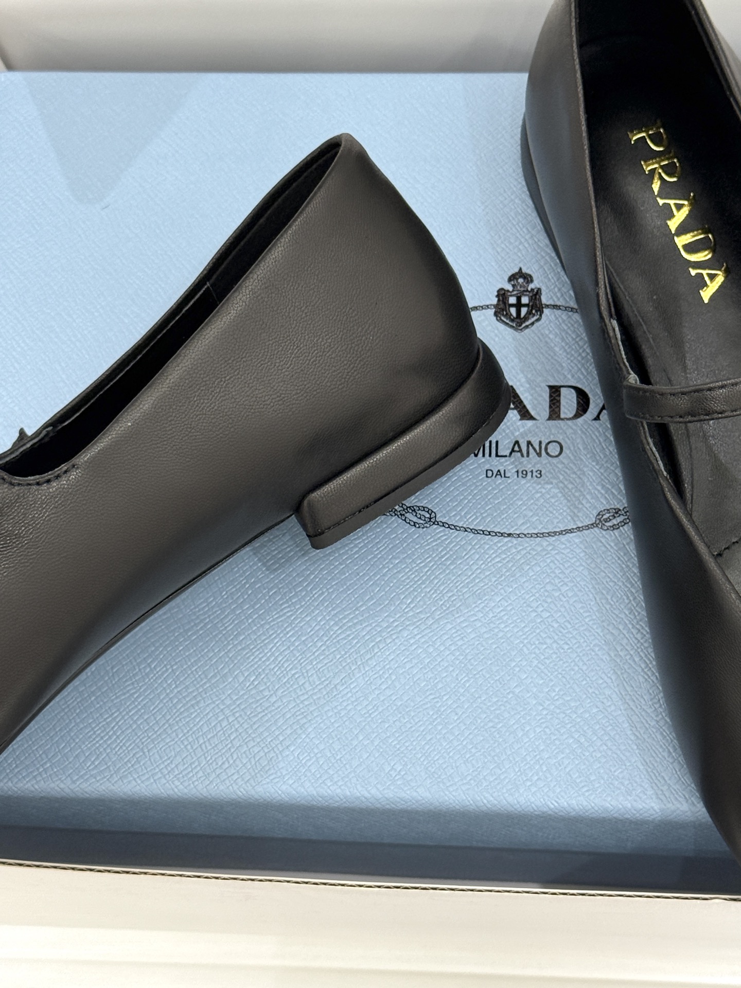 （原版飞机盒＋10） Prada/普拉达26WF新品复古 字母平底玛丽珍鞋 复古字母标识超吸睛 平底舒适不磨脚 学院氛围