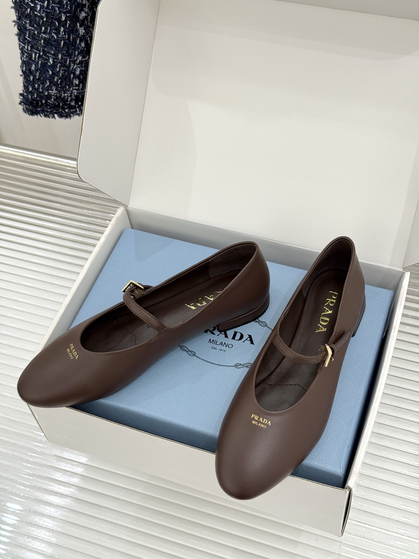（原版飞机盒＋10） Prada/普拉达26WF新品复古 字母平底玛丽珍鞋 复古字母标识超吸睛 平底舒适不磨脚 学院氛围