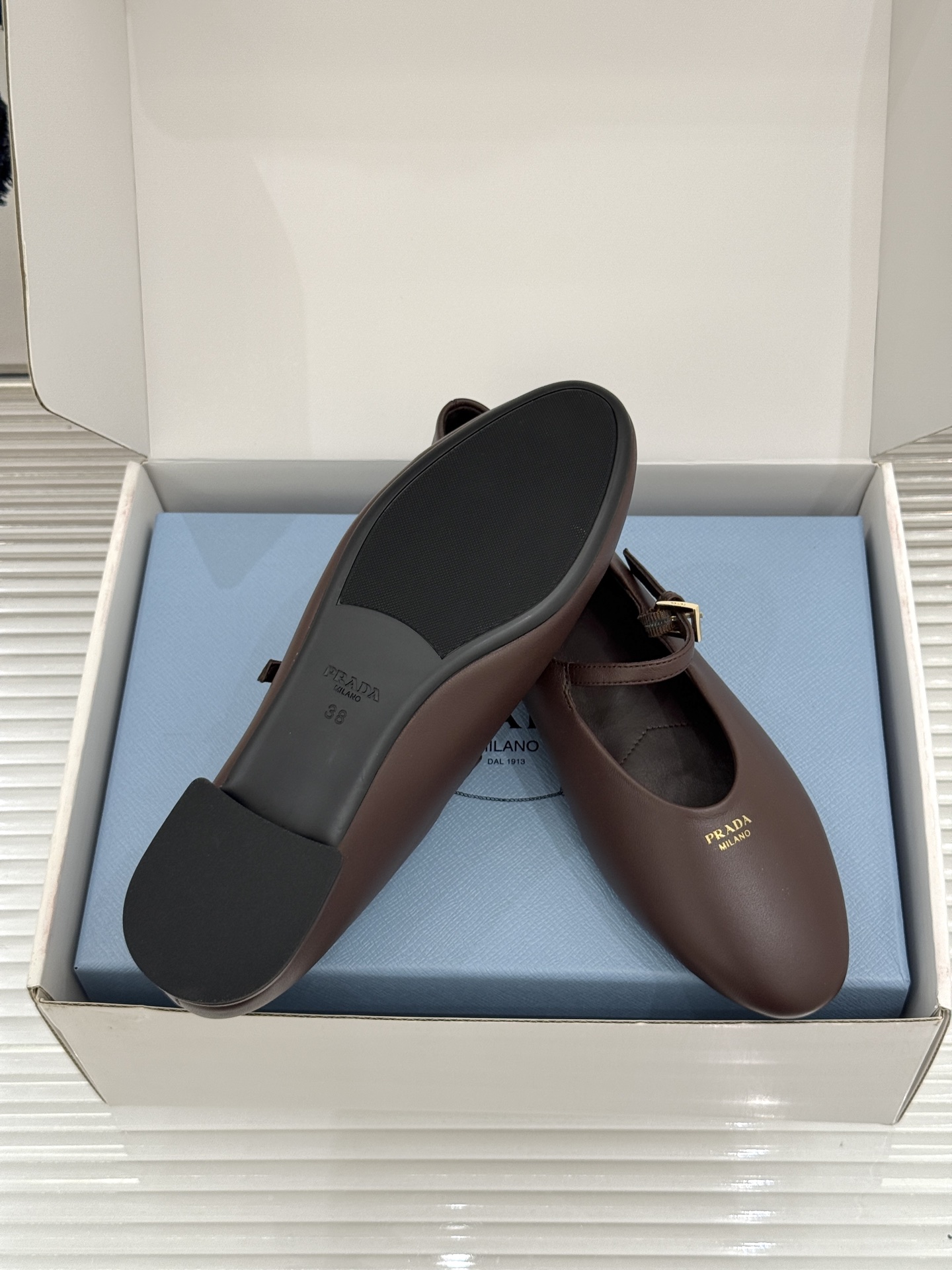 （原版飞机盒＋10） Prada/普拉达26WF新品复古 字母平底玛丽珍鞋 复古字母标识超吸睛 平底舒适不磨脚 学院氛围
