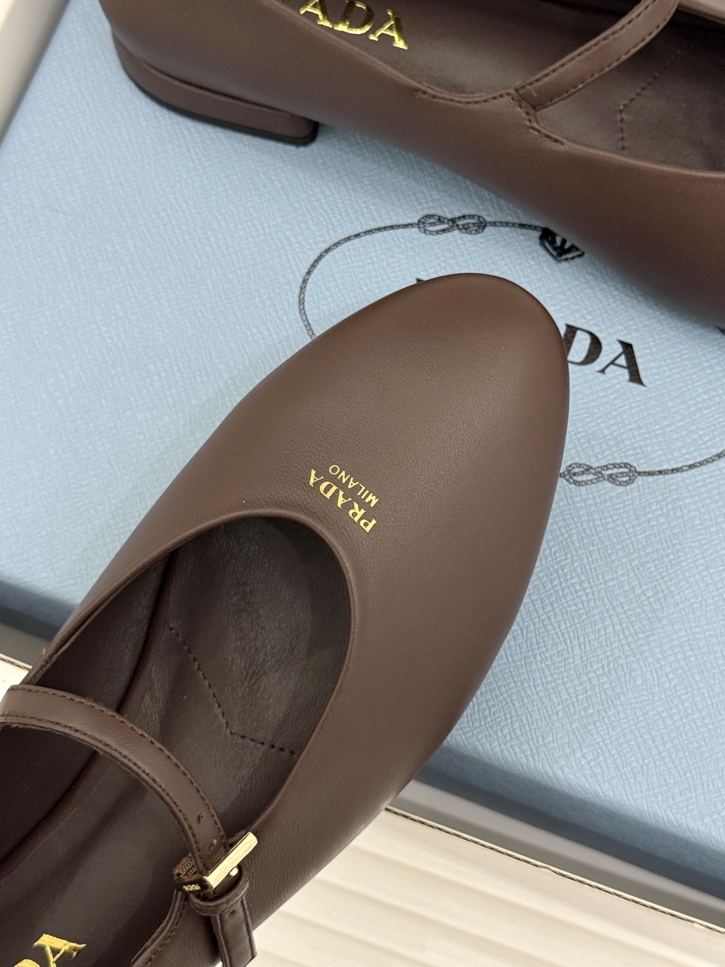 （原版飞机盒＋10） Prada/普拉达26WF新品复古 字母平底玛丽珍鞋 复古字母标识超吸睛 平底舒适不磨脚 学院氛围