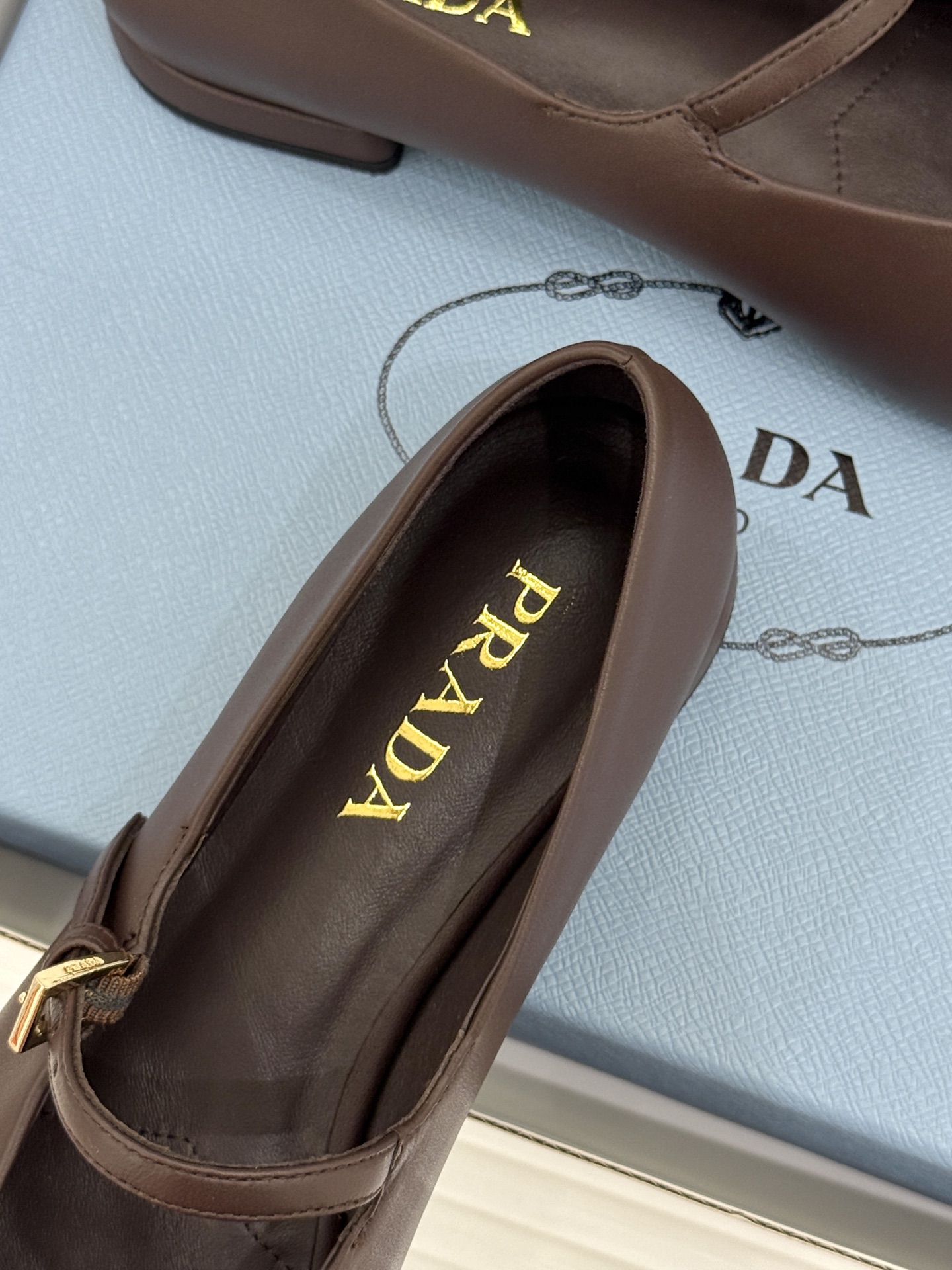 （原版飞机盒＋10） Prada/普拉达26WF新品复古 字母平底玛丽珍鞋 复古字母标识超吸睛 平底舒适不磨脚 学院氛围