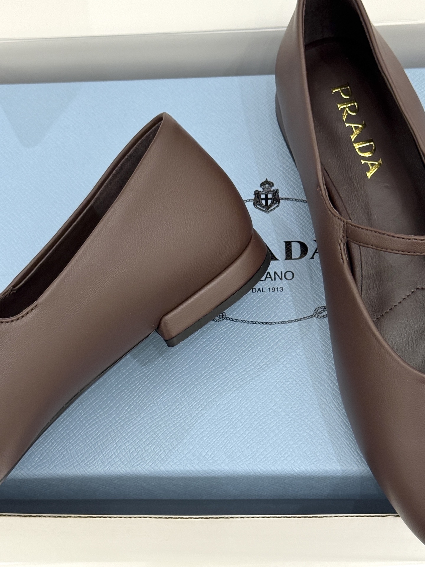 （原版飞机盒＋10） Prada/普拉达26WF新品复古 字母平底玛丽珍鞋 复古字母标识超吸睛 平底舒适不磨脚 学院氛围
