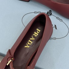 (原版飞机盒+10) Prada/普拉达26WF新品复古 字母平底玛丽珍鞋 复古字母标识超吸睛 平底舒适不磨脚 学院氛围 (原版飞机盒+10) Prada/普拉达26WF新品复古 字母平底玛丽珍鞋 复古字母标识超吸睛 平底舒适不磨脚 学院氛围