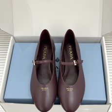 (原版飞机盒+10) Prada/普拉达26WF新品复古 字母平底玛丽珍鞋 复古字母标识超吸睛 平底舒适不磨脚 学院氛围 (原版飞机盒+10) Prada/普拉达26WF新品复古 字母平底玛丽珍鞋 复古字母标识超吸睛 平底舒适不磨脚 学院氛围
