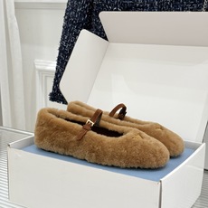 (原版飞机盒+10) Prada/普拉达26WF新品复古 三角标平底玛丽珍鞋毛毛鞋 经典三角标高奢标识 软糯毛绒裹住暖意 (原版飞机盒+10) Prada/普拉达26WF新品复古 三角标平底玛丽珍鞋毛毛鞋 经典三角标高奢标识 软糯毛绒裹住暖意