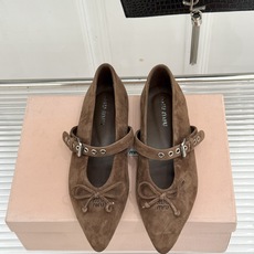 Miu Miu/缪缪26WF新品复古 蝴蝶结一字扣平底玛丽珍鞋 蝴蝶结揉进复古少女感 一字扣拿捏精致格调 平底好走完全不 Miu Miu/缪缪26WF新品复古 蝴蝶结一字扣平底玛丽珍鞋 蝴蝶结揉进复古少女感 一字扣拿捏精致格调 平底好走完全不