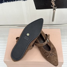 Miu Miu/缪缪26WF新品复古 蝴蝶结一字扣平底玛丽珍鞋 蝴蝶结揉进复古少女感 一字扣拿捏精致格调 平底好走完全不 Miu Miu/缪缪26WF新品复古 蝴蝶结一字扣平底玛丽珍鞋 蝴蝶结揉进复古少女感 一字扣拿捏精致格调 平底好走完全不