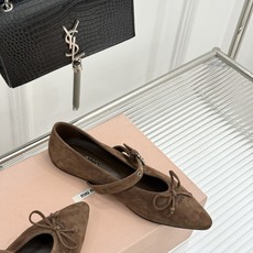 Miu Miu/缪缪26WF新品复古 蝴蝶结一字扣平底玛丽珍鞋 蝴蝶结揉进复古少女感 一字扣拿捏精致格调 平底好走完全不 Miu Miu/缪缪26WF新品复古 蝴蝶结一字扣平底玛丽珍鞋 蝴蝶结揉进复古少女感 一字扣拿捏精致格调 平底好走完全不