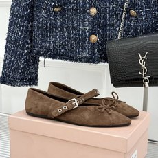 Miu Miu/缪缪26WF新品复古 蝴蝶结一字扣平底玛丽珍鞋 蝴蝶结揉进复古少女感 一字扣拿捏精致格调 平底好走完全不 Miu Miu/缪缪26WF新品复古 蝴蝶结一字扣平底玛丽珍鞋 蝴蝶结揉进复古少女感 一字扣拿捏精致格调 平底好走完全不
