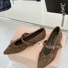 Miu Miu/缪缪26WF新品复古 蝴蝶结一字扣平底玛丽珍鞋 蝴蝶结揉进复古少女感 一字扣拿捏精致格调 平底好走完全不 Miu Miu/缪缪26WF新品复古 蝴蝶结一字扣平底玛丽珍鞋 蝴蝶结揉进复古少女感 一字扣拿捏精致格调 平底好走完全不