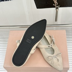 Miu Miu/缪缪26WF新品复古 蝴蝶结一字扣平底玛丽珍鞋 蝴蝶结揉进复古少女感 一字扣拿捏精致格调 平底好走完全不 Miu Miu/缪缪26WF新品复古 蝴蝶结一字扣平底玛丽珍鞋 蝴蝶结揉进复古少女感 一字扣拿捏精致格调 平底好走完全不