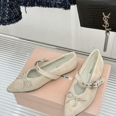 Miu Miu/缪缪26WF新品复古 蝴蝶结一字扣平底玛丽珍鞋 蝴蝶结揉进复古少女感 一字扣拿捏精致格调 平底好走完全不 Miu Miu/缪缪26WF新品复古 蝴蝶结一字扣平底玛丽珍鞋 蝴蝶结揉进复古少女感 一字扣拿捏精致格调 平底好走完全不