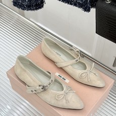 Miu Miu/缪缪26WF新品复古 蝴蝶结一字扣平底玛丽珍鞋 蝴蝶结揉进复古少女感 一字扣拿捏精致格调 平底好走完全不 Miu Miu/缪缪26WF新品复古 蝴蝶结一字扣平底玛丽珍鞋 蝴蝶结揉进复古少女感 一字扣拿捏精致格调 平底好走完全不