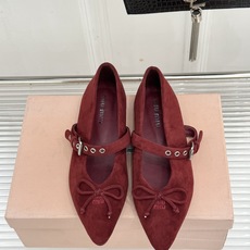 Miu Miu/缪缪26WF新品复古 蝴蝶结一字扣平底玛丽珍鞋 蝴蝶结揉进复古少女感 一字扣拿捏精致格调 平底好走完全不 Miu Miu/缪缪26WF新品复古 蝴蝶结一字扣平底玛丽珍鞋 蝴蝶结揉进复古少女感 一字扣拿捏精致格调 平底好走完全不