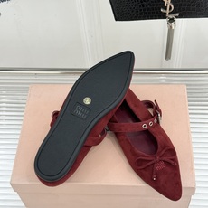 Miu Miu/缪缪26WF新品复古 蝴蝶结一字扣平底玛丽珍鞋 蝴蝶结揉进复古少女感 一字扣拿捏精致格调 平底好走完全不 Miu Miu/缪缪26WF新品复古 蝴蝶结一字扣平底玛丽珍鞋 蝴蝶结揉进复古少女感 一字扣拿捏精致格调 平底好走完全不