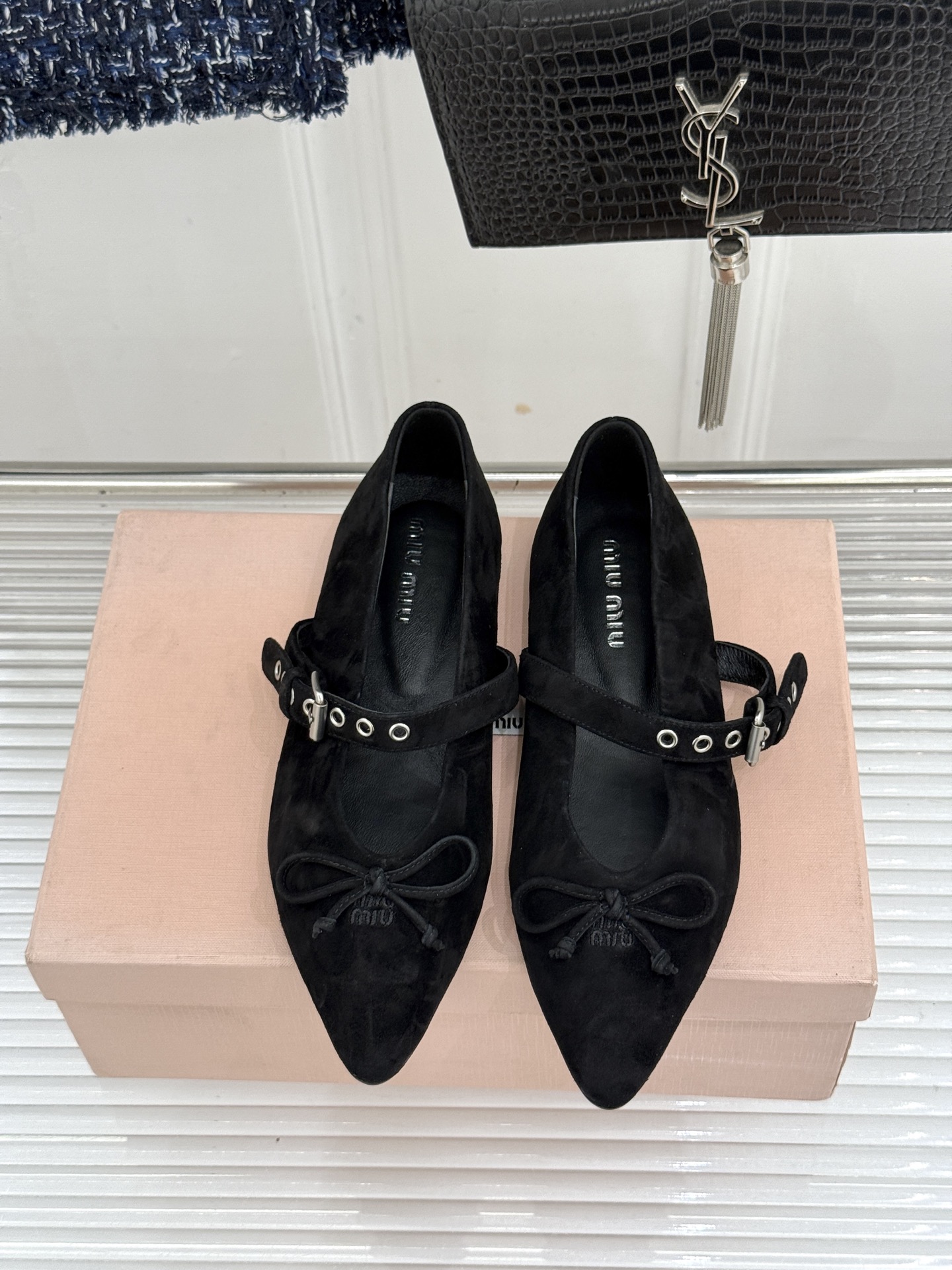 Miu Miu/缪缪26WF新品复古 蝴蝶结一字扣平底玛丽珍鞋 蝴蝶结揉进复古少女感 一字扣拿捏精致格调 平底好走完全不