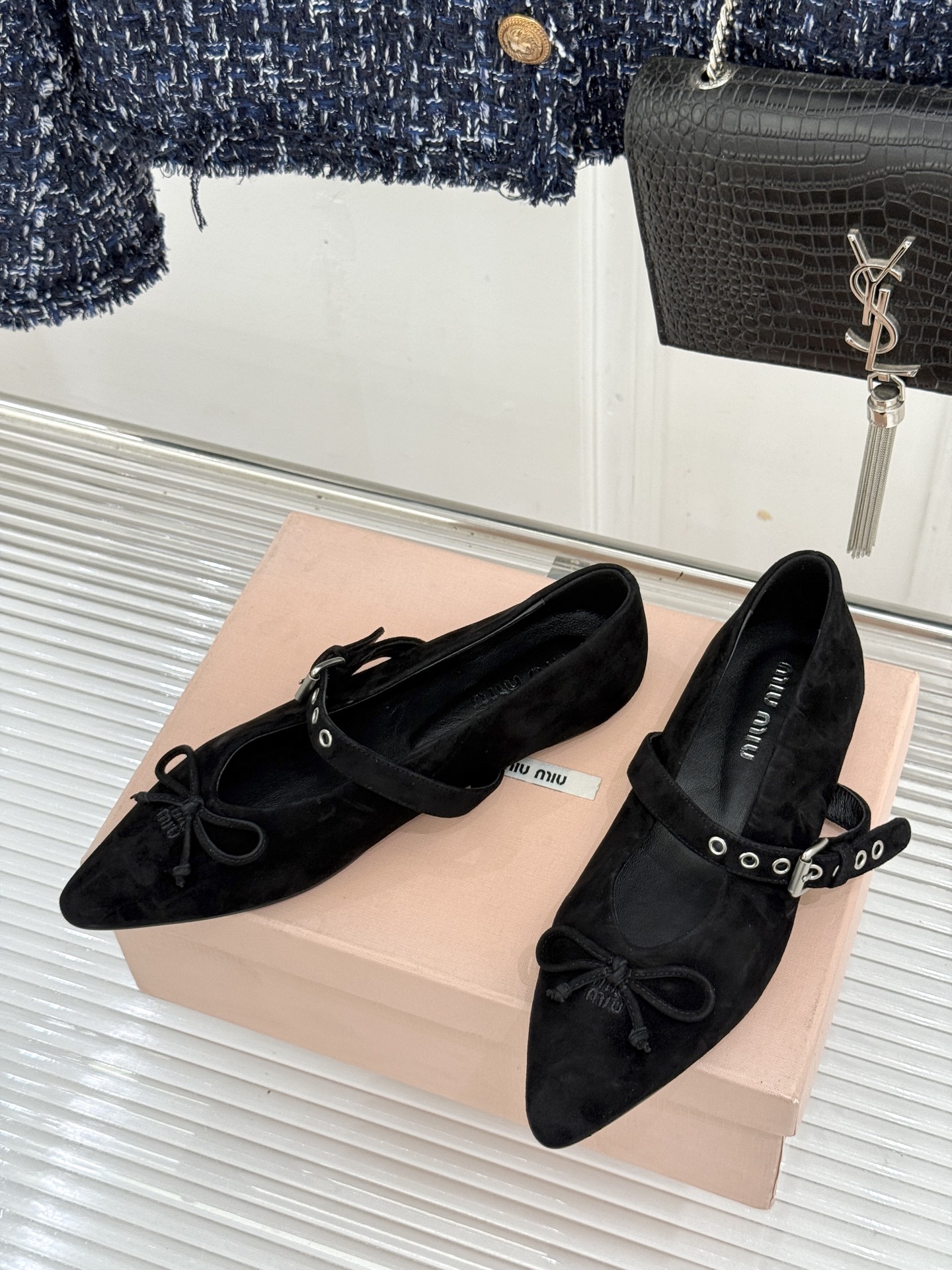 Miu Miu/缪缪26WF新品复古 蝴蝶结一字扣平底玛丽珍鞋 蝴蝶结揉进复古少女感 一字扣拿捏精致格调 平底好走完全不