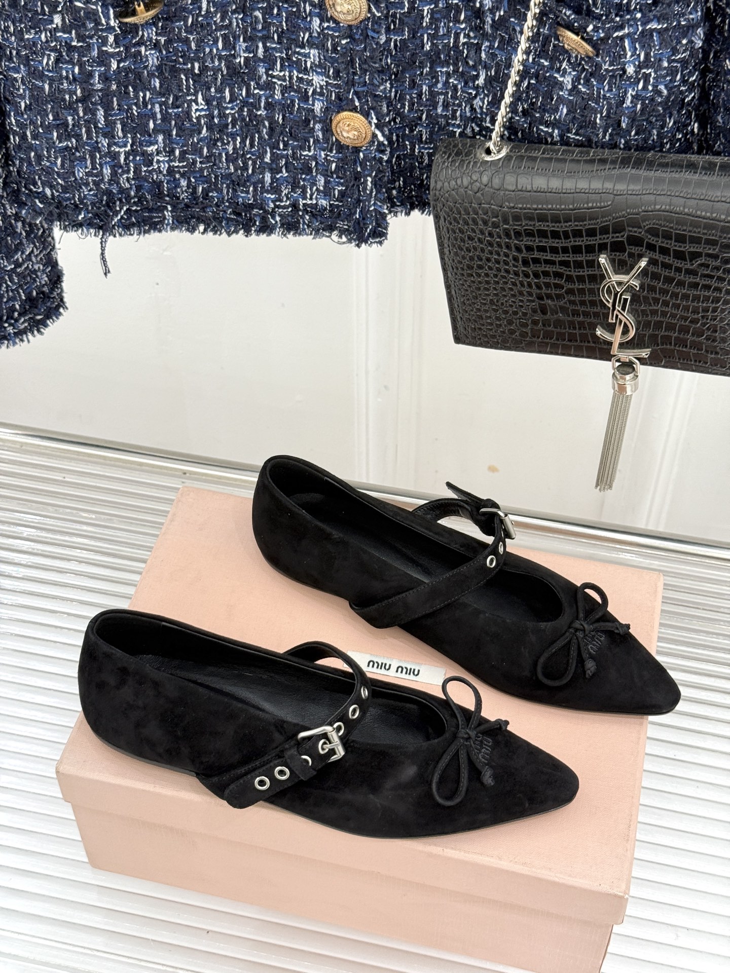 Miu Miu/缪缪26WF新品复古 蝴蝶结一字扣平底玛丽珍鞋 蝴蝶结揉进复古少女感 一字扣拿捏精致格调 平底好走完全不
