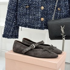 Miu Miu/缪缪26WF新品复古 蝴蝶结一字扣平底玛丽珍鞋 蝴蝶结揉进复古少女感 一字扣拿捏精致格调 平底好走完全不 Miu Miu/缪缪26WF新品复古 蝴蝶结一字扣平底玛丽珍鞋 蝴蝶结揉进复古少女感 一字扣拿捏精致格调 平底好走完全不