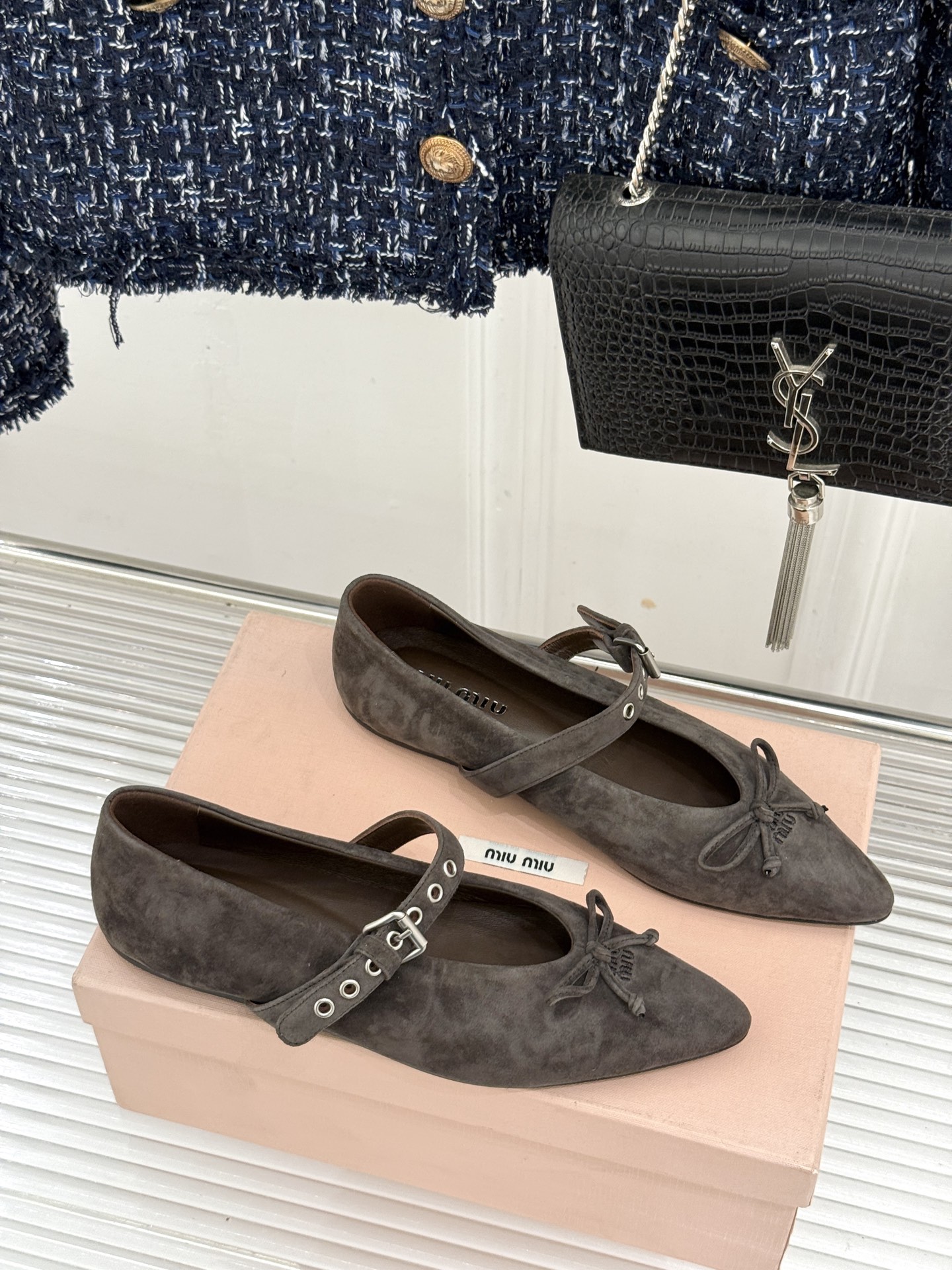 Miu Miu/缪缪26WF新品复古 蝴蝶结一字扣平底玛丽珍鞋 蝴蝶结揉进复古少女感 一字扣拿捏精致格调 平底好走完全不 Miu Miu/缪缪26WF新品复古 蝴蝶结一字扣平底玛丽珍鞋 蝴蝶结揉进复古少女感 一字扣拿捏精致格调 平底好走完全不