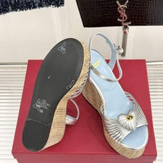Valentino/华伦天奴26WF新品 露趾爱心编织底坡跟厚底凉鞋 爱心露趾甜到心巴 编织坡跟厚底超显高 软弹脚感暴走 Valentino/华伦天奴26WF新品 露趾爱心编织底坡跟厚底凉鞋 爱心露趾甜到心巴 编织坡跟厚底超显高 软弹脚感暴走