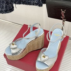 Valentino/华伦天奴26WF新品 露趾爱心编织底坡跟厚底凉鞋 爱心露趾甜到心巴 编织坡跟厚底超显高 软弹脚感暴走 Valentino/华伦天奴26WF新品 露趾爱心编织底坡跟厚底凉鞋 爱心露趾甜到心巴 编织坡跟厚底超显高 软弹脚感暴走