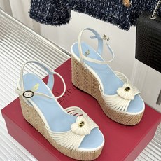 Valentino/华伦天奴26WF新品 露趾爱心编织底坡跟厚底凉鞋 爱心露趾甜到心巴 编织坡跟厚底超显高 软弹脚感暴走 Valentino/华伦天奴26WF新品 露趾爱心编织底坡跟厚底凉鞋 爱心露趾甜到心巴 编织坡跟厚底超显高 软弹脚感暴走
