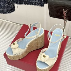 Valentino/华伦天奴26WF新品 露趾爱心编织底坡跟厚底凉鞋 爱心露趾甜到心巴 编织坡跟厚底超显高 软弹脚感暴走 Valentino/华伦天奴26WF新品 露趾爱心编织底坡跟厚底凉鞋 爱心露趾甜到心巴 编织坡跟厚底超显高 软弹脚感暴走