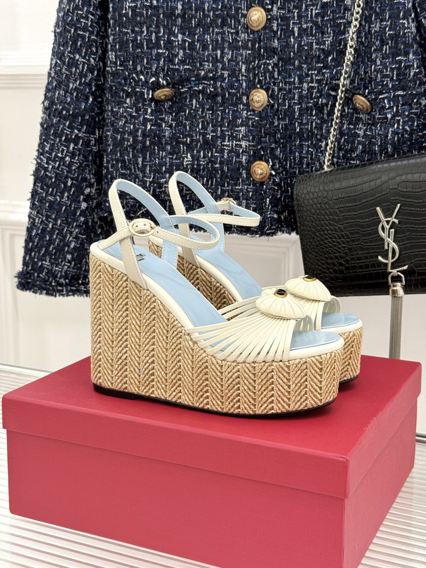 Valentino/华伦天奴26WF新品 露趾爱心编织底坡跟厚底凉鞋 爱心露趾甜到心巴 编织坡跟厚底超显高 软弹脚感暴走 Valentino/华伦天奴26WF新品 露趾爱心编织底坡跟厚底凉鞋 爱心露趾甜到心巴 编织坡跟厚底超显高 软弹脚感暴走