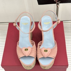 Valentino/华伦天奴26WF新品 露趾爱心编织底坡跟厚底凉鞋 爱心露趾甜到心巴 编织坡跟厚底超显高 软弹脚感暴走 Valentino/华伦天奴26WF新品 露趾爱心编织底坡跟厚底凉鞋 爱心露趾甜到心巴 编织坡跟厚底超显高 软弹脚感暴走