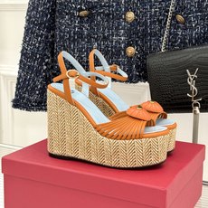 Valentino/华伦天奴26WF新品 露趾爱心编织底坡跟厚底凉鞋 爱心露趾甜到心巴 编织坡跟厚底超显高 软弹脚感暴走 Valentino/华伦天奴26WF新品 露趾爱心编织底坡跟厚底凉鞋 爱心露趾甜到心巴 编织坡跟厚底超显高 软弹脚感暴走