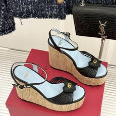 Valentino/华伦天奴26WF新品 露趾爱心编织底坡跟厚底凉鞋 爱心露趾甜到心巴 编织坡跟厚底超显高 软弹脚感暴走 Valentino/华伦天奴26WF新品 露趾爱心编织底坡跟厚底凉鞋 爱心露趾甜到心巴 编织坡跟厚底超显高 软弹脚感暴走