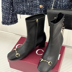 Gucci/古驰26WF新品马衔扣 方头粗跟高跟弹力靴 金色马衔扣缀饰鞋头 利落方头修饰脚型 粗高跟稳当还显腿长 弹力皮 Gucci/古驰26WF新品马衔扣 方头粗跟高跟弹力靴 金色马衔扣缀饰鞋头 利落方头修饰脚型 粗高跟稳当还显腿长 弹力皮