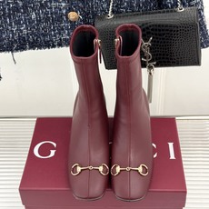 Gucci/古驰26WF新品马衔扣 方头粗跟高跟弹力靴 金色马衔扣缀饰鞋头 利落方头修饰脚型 粗高跟稳当还显腿长 弹力皮 Gucci/古驰26WF新品马衔扣 方头粗跟高跟弹力靴 金色马衔扣缀饰鞋头 利落方头修饰脚型 粗高跟稳当还显腿长 弹力皮