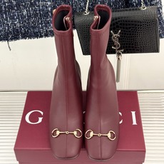 Gucci/古驰26WF新品马衔扣 方头粗跟高跟弹力靴 金色马衔扣缀饰鞋头 利落方头修饰脚型 粗高跟稳当还显腿长 弹力皮 Gucci/古驰26WF新品马衔扣 方头粗跟高跟弹力靴 金色马衔扣缀饰鞋头 利落方头修饰脚型 粗高跟稳当还显腿长 弹力皮
