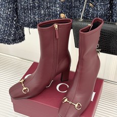 Gucci/古驰26WF新品马衔扣 方头粗跟高跟弹力靴 金色马衔扣缀饰鞋头 利落方头修饰脚型 粗高跟稳当还显腿长 弹力皮 Gucci/古驰26WF新品马衔扣 方头粗跟高跟弹力靴 金色马衔扣缀饰鞋头 利落方头修饰脚型 粗高跟稳当还显腿长 弹力皮