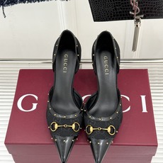 Gucci/古驰26WF新品花马衔扣 饰铆钉尖头中空高跟凉鞋 经典马衔扣缀鞋面 金属铆钉点缀增添酷飒感 尖头线条修饰纤细 Gucci/古驰26WF新品花马衔扣 饰铆钉尖头中空高跟凉鞋 经典马衔扣缀鞋面 金属铆钉点缀增添酷飒感 尖头线条修饰纤细