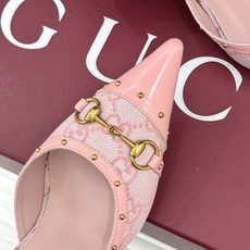 Gucci/古驰26WF新品花马衔扣 饰铆钉尖头中空高跟凉鞋 经典马衔扣缀鞋面 金属铆钉点缀增添酷飒感 尖头线条修饰纤细 Gucci/古驰26WF新品花马衔扣 饰铆钉尖头中空高跟凉鞋 经典马衔扣缀鞋面 金属铆钉点缀增添酷飒感 尖头线条修饰纤细