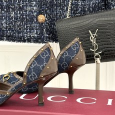 Gucci/古驰26WF新品花马衔扣 饰铆钉尖头中空高跟凉鞋 经典马衔扣缀鞋面 金属铆钉点缀增添酷飒感 尖头线条修饰纤细 Gucci/古驰26WF新品花马衔扣 饰铆钉尖头中空高跟凉鞋 经典马衔扣缀鞋面 金属铆钉点缀增添酷飒感 尖头线条修饰纤细
