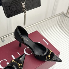 Gucci/古驰26WF新品花马衔扣 饰铆钉尖头中空高跟凉鞋 经典马衔扣缀鞋面 金属铆钉点缀增添酷飒感 尖头线条修饰纤细 Gucci/古驰26WF新品花马衔扣 饰铆钉尖头中空高跟凉鞋 经典马衔扣缀鞋面 金属铆钉点缀增添酷飒感 尖头线条修饰纤细
