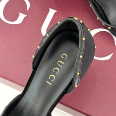 Gucci/古驰26WF新品花马衔扣 饰铆钉尖头中空高跟凉鞋 经典马衔扣缀鞋面 金属铆钉点缀增添酷飒感 尖头线条修饰纤细 Gucci/古驰26WF新品花马衔扣 饰铆钉尖头中空高跟凉鞋 经典马衔扣缀鞋面 金属铆钉点缀增添酷飒感 尖头线条修饰纤细