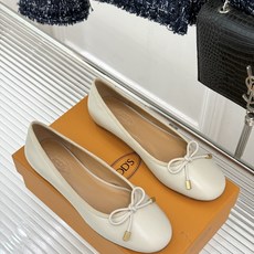 TOD'S/托德斯26WF新品 蝴蝶结芭蕾舞鞋单鞋 蝴蝶结缀饰柔婉灵动 意式匠心雕琢细腻质感 柔润皮革亲肤妥帖 金属饰牌 TOD'S/托德斯26WF新品 蝴蝶结芭蕾舞鞋单鞋 蝴蝶结缀饰柔婉灵动 意式匠心雕琢细腻质感 柔润皮革亲肤妥帖 金属饰牌