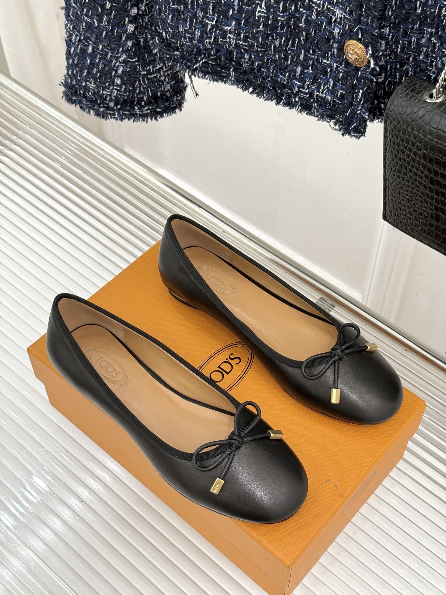 TOD'S/托德斯26WF新品 蝴蝶结芭蕾舞鞋单鞋 蝴蝶结缀饰柔婉灵动 意式匠心雕琢细腻质感 柔润皮革亲肤妥帖 金属饰牌 TOD'S/托德斯26WF新品 蝴蝶结芭蕾舞鞋单鞋 蝴蝶结缀饰柔婉灵动 意式匠心雕琢细腻质感 柔润皮革亲肤妥帖 金属饰牌