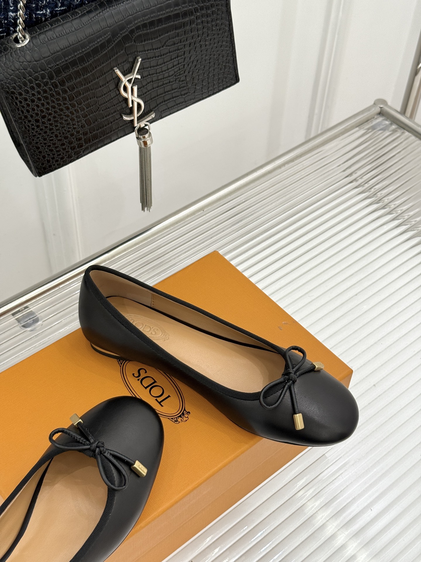 TOD'S/托德斯26WF新品 蝴蝶结芭蕾舞鞋单鞋 蝴蝶结缀饰柔婉灵动 意式匠心雕琢细腻质感 柔润皮革亲肤妥帖 金属饰牌 TOD'S/托德斯26WF新品 蝴蝶结芭蕾舞鞋单鞋 蝴蝶结缀饰柔婉灵动 意式匠心雕琢细腻质感 柔润皮革亲肤妥帖 金属饰牌