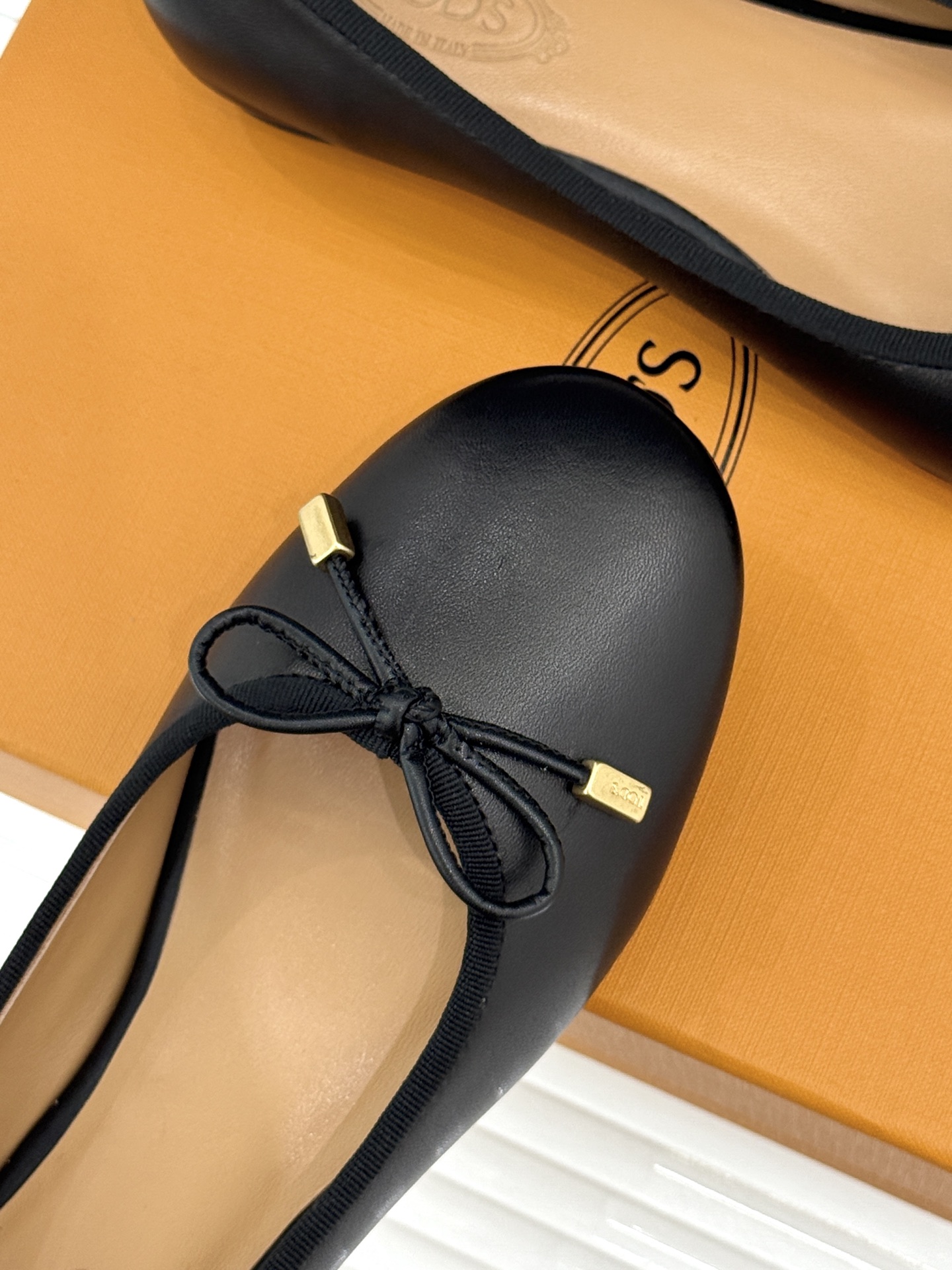 TOD'S/托德斯26WF新品 蝴蝶结芭蕾舞鞋单鞋 蝴蝶结缀饰柔婉灵动 意式匠心雕琢细腻质感 柔润皮革亲肤妥帖 金属饰牌 TOD'S/托德斯26WF新品 蝴蝶结芭蕾舞鞋单鞋 蝴蝶结缀饰柔婉灵动 意式匠心雕琢细腻质感 柔润皮革亲肤妥帖 金属饰牌