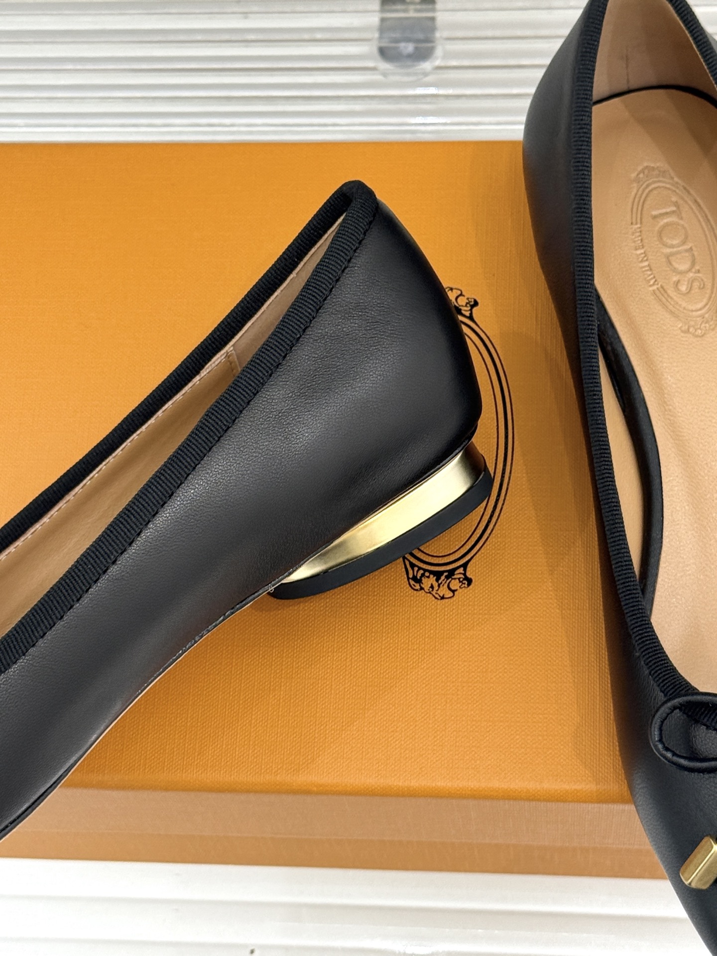 TOD'S/托德斯26WF新品 蝴蝶结芭蕾舞鞋单鞋 蝴蝶结缀饰柔婉灵动 意式匠心雕琢细腻质感 柔润皮革亲肤妥帖 金属饰牌 TOD'S/托德斯26WF新品 蝴蝶结芭蕾舞鞋单鞋 蝴蝶结缀饰柔婉灵动 意式匠心雕琢细腻质感 柔润皮革亲肤妥帖 金属饰牌