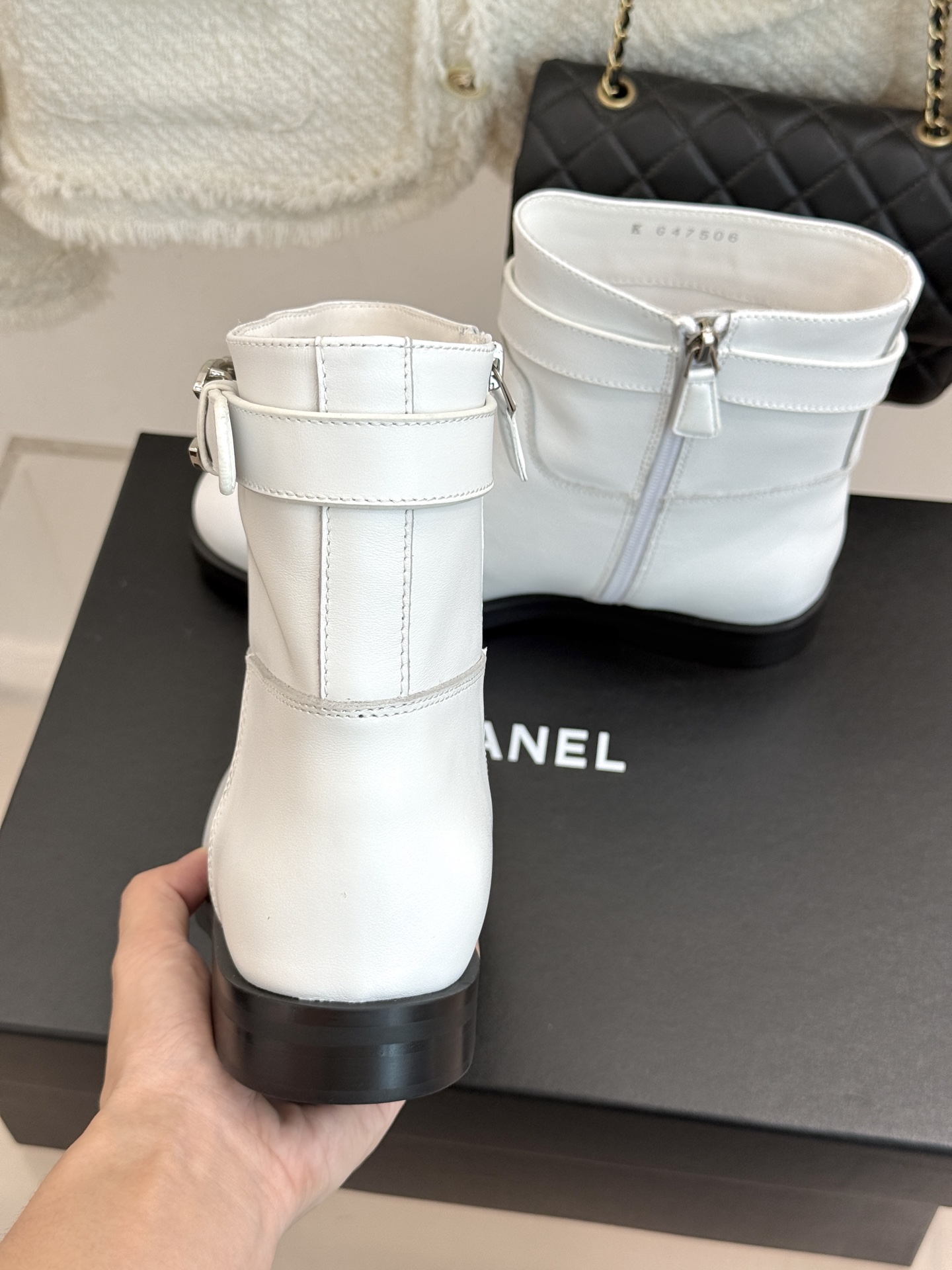 CHANE*|小香26B新品双C 金属皮带扣骑士靴短靴 双C金属皮带扣点睛 牛皮靴身细腻有光泽 上脚秒变直腿精 酷飒糅合 CHANE*|小香26B新品双C 金属皮带扣骑士靴短靴 双C金属皮带扣点睛 牛皮靴身细腻有光泽 上脚秒变直腿精 酷飒糅合