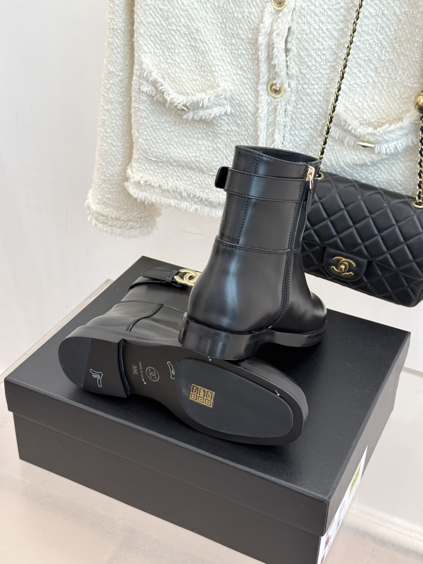 CHANE*｜小香26B新品双C 金属皮带扣骑士靴短靴 双C金属皮带扣点睛 牛皮靴身细腻有光泽 上脚秒变直腿精 酷飒糅合