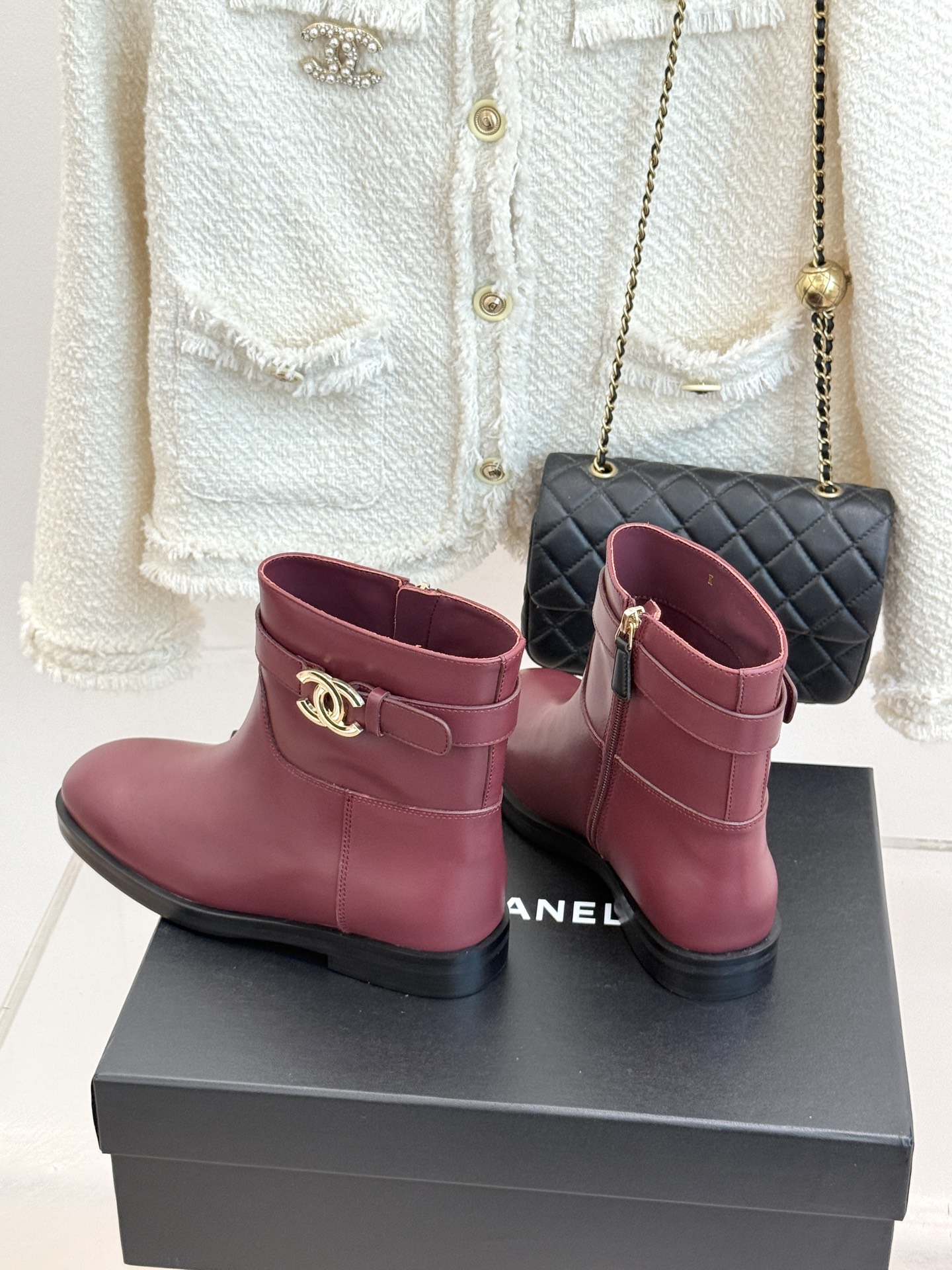 CHANE*|小香26B新品双C 金属皮带扣骑士靴短靴 双C金属皮带扣点睛 牛皮靴身细腻有光泽 上脚秒变直腿精 酷飒糅合 CHANE*|小香26B新品双C 金属皮带扣骑士靴短靴 双C金属皮带扣点睛 牛皮靴身细腻有光泽 上脚秒变直腿精 酷飒糅合